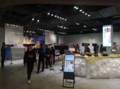 壁挂数字标牌与立式液晶水牌哪个运用更加灵活呢？